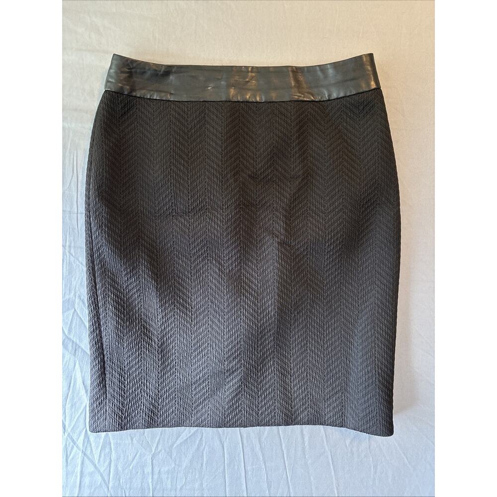 Banana Republic - black pencil skirt - Size 8